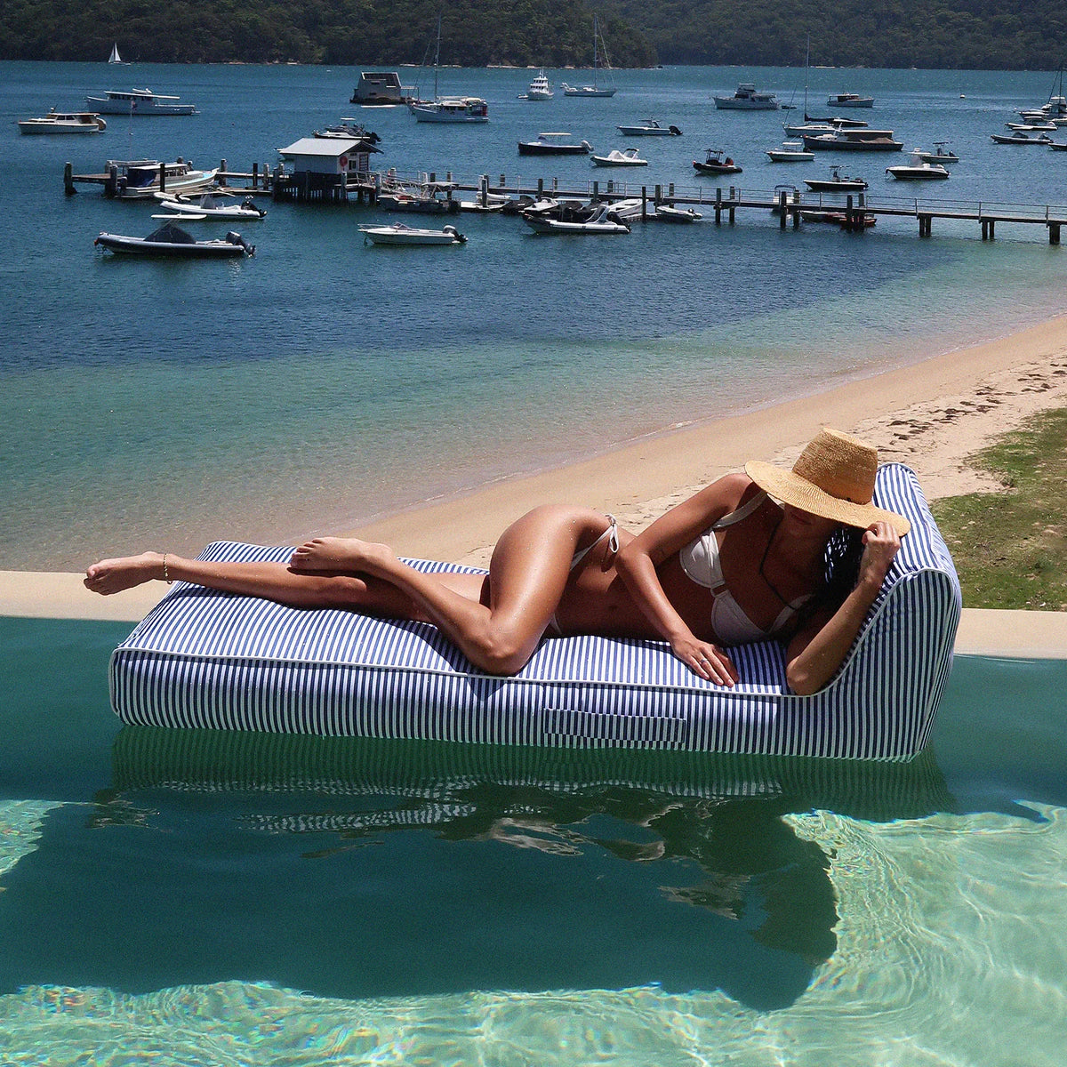 Luxe Lie-On Lounger Float - Le Weekend